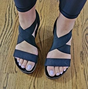 Boutique BEACH by Melissa brand black elastic straps Wedge